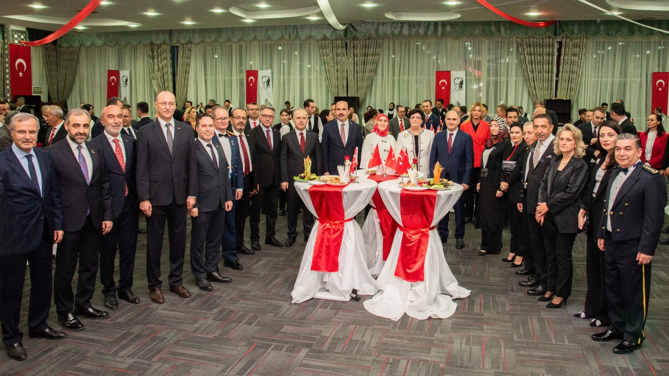 Gazi Mustafa Kemal Atatürk’ün armağanı olan Cumhuriyet, 100. yılında coşkuyla kutlandı